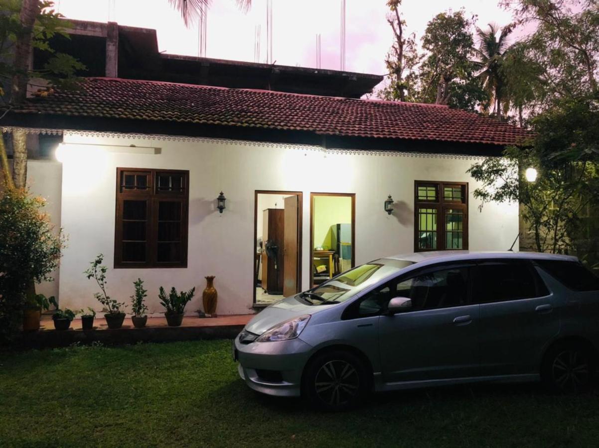 Hotel La Felicita Mirissa Bagian luar foto