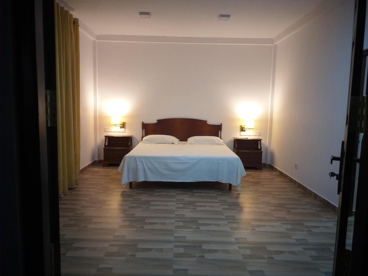 Hotel La Felicita Mirissa Bagian luar foto
