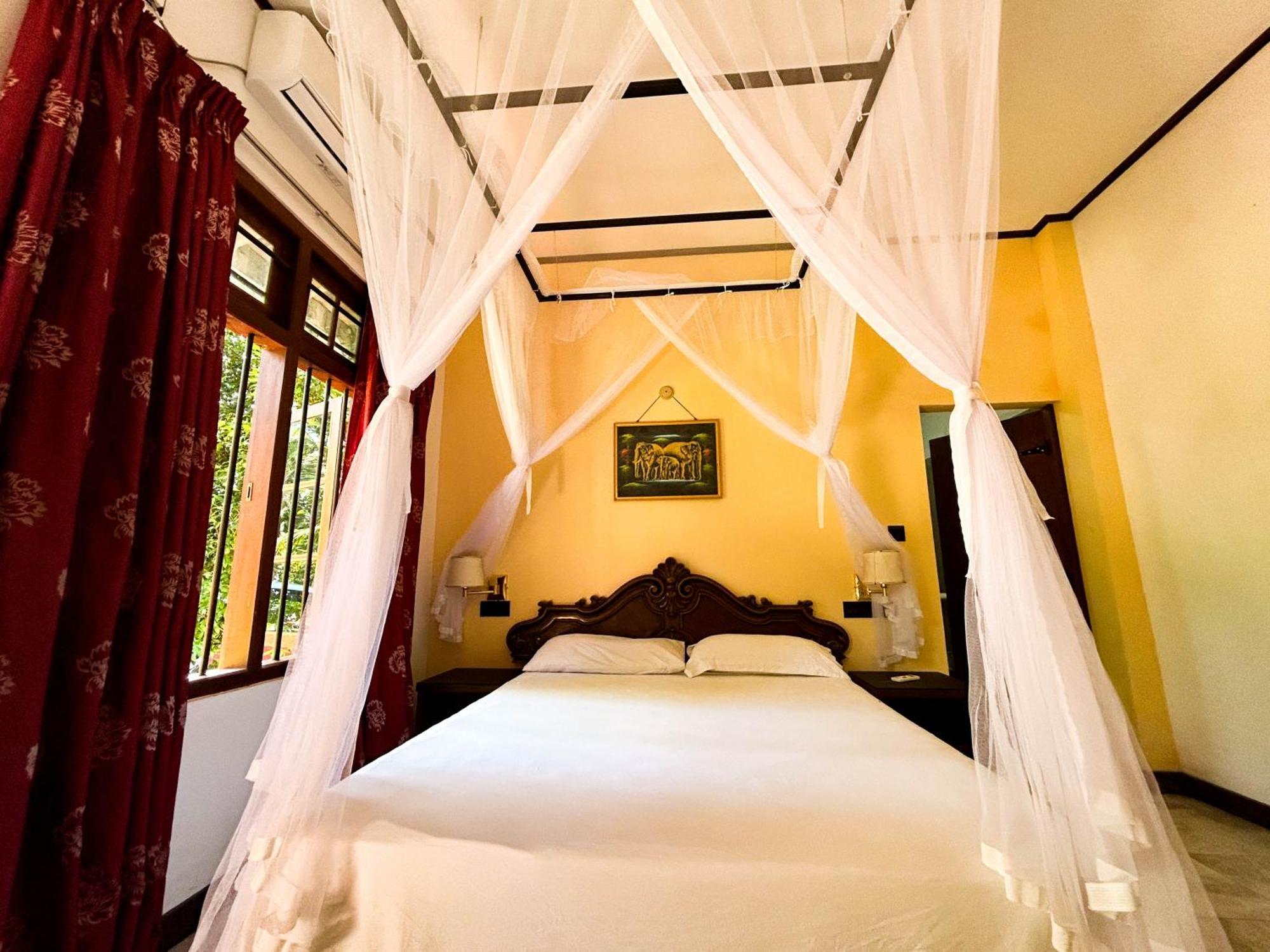 Hotel La Felicita Mirissa Bagian luar foto