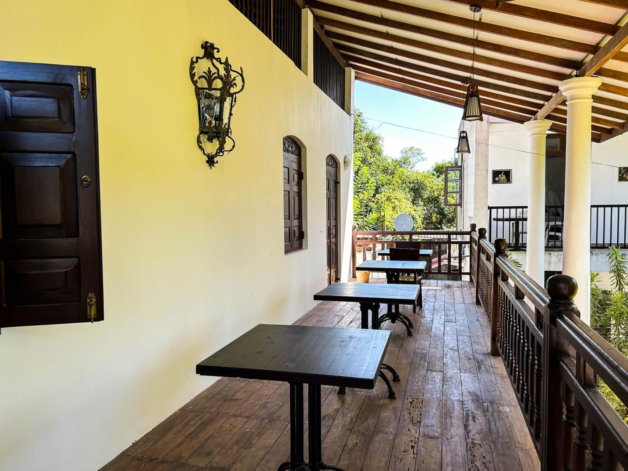 Hotel La Felicita Mirissa Bagian luar foto