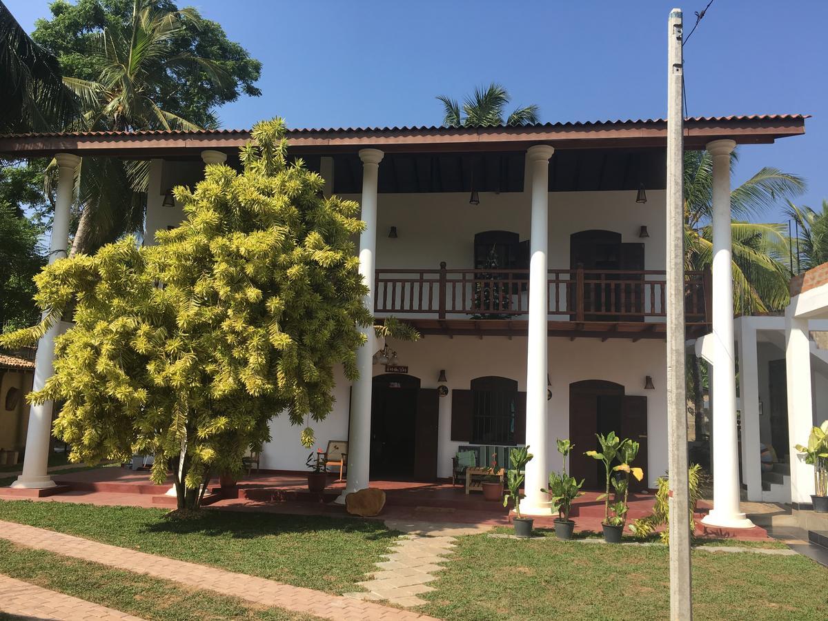 Hotel La Felicita Mirissa Bagian luar foto