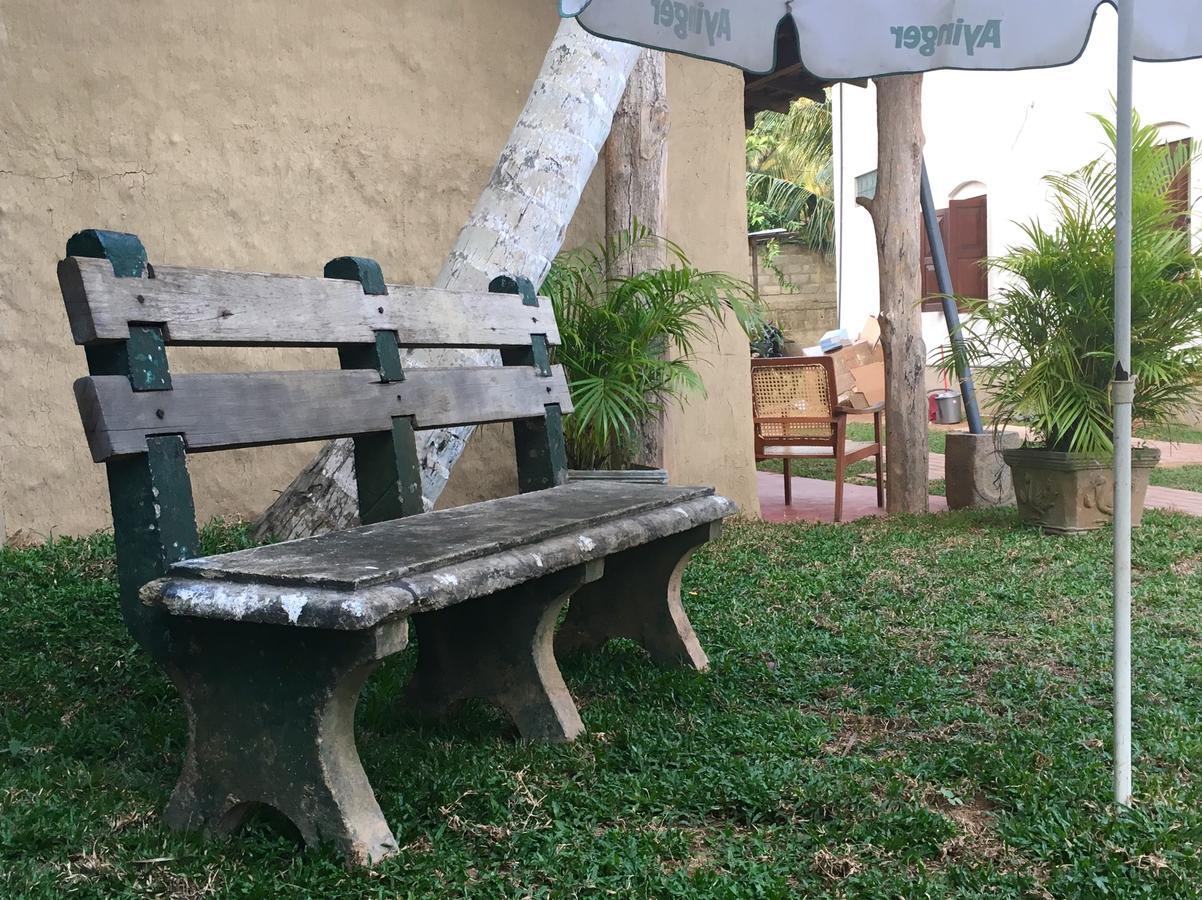 Hotel La Felicita Mirissa Bagian luar foto