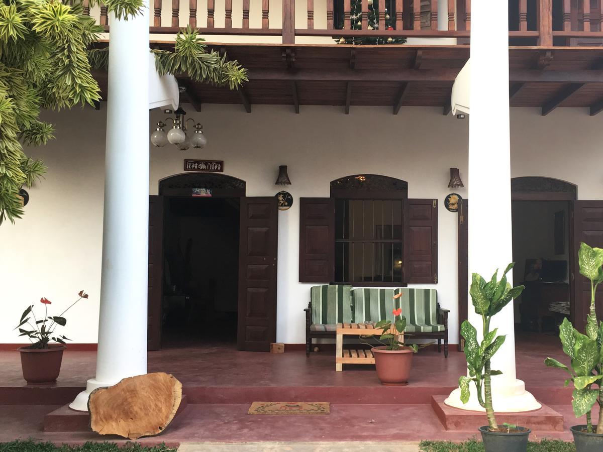 Hotel La Felicita Mirissa Bagian luar foto