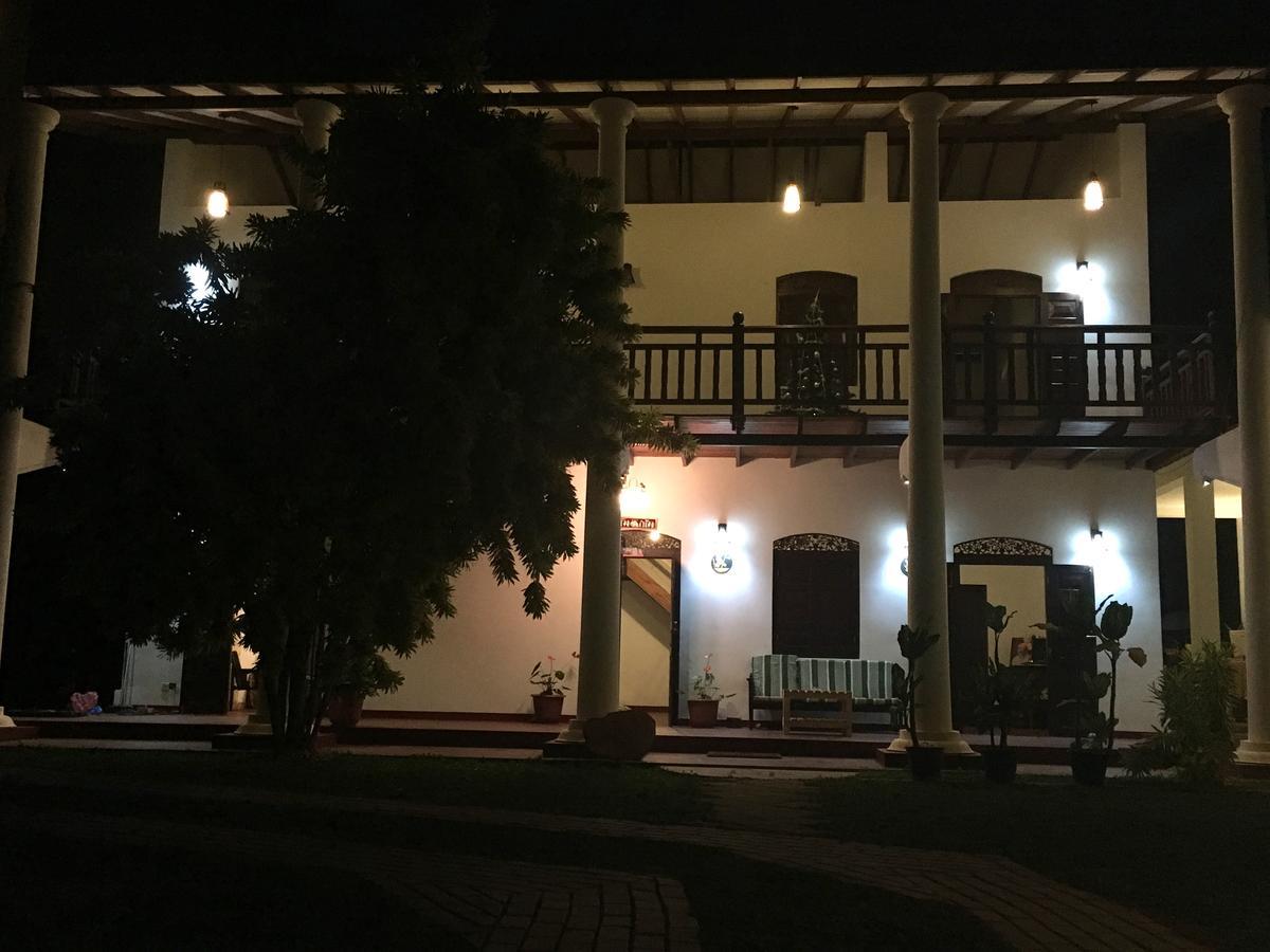 Hotel La Felicita Mirissa Bagian luar foto