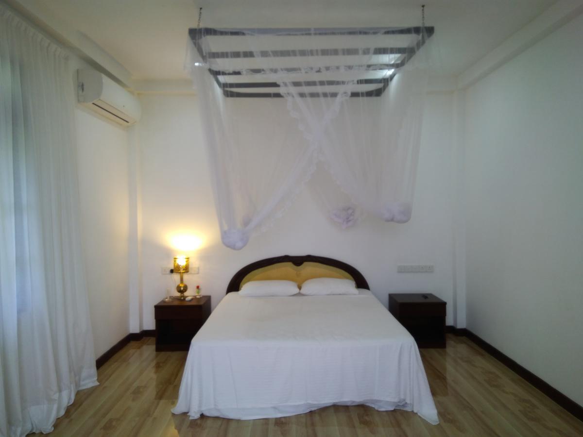 Hotel La Felicita Mirissa Bagian luar foto