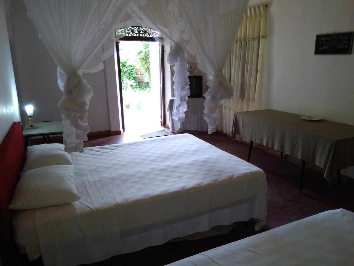 Hotel La Felicita Mirissa Bagian luar foto