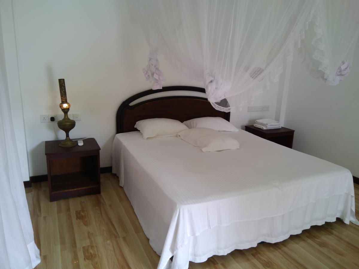 Hotel La Felicita Mirissa Bagian luar foto
