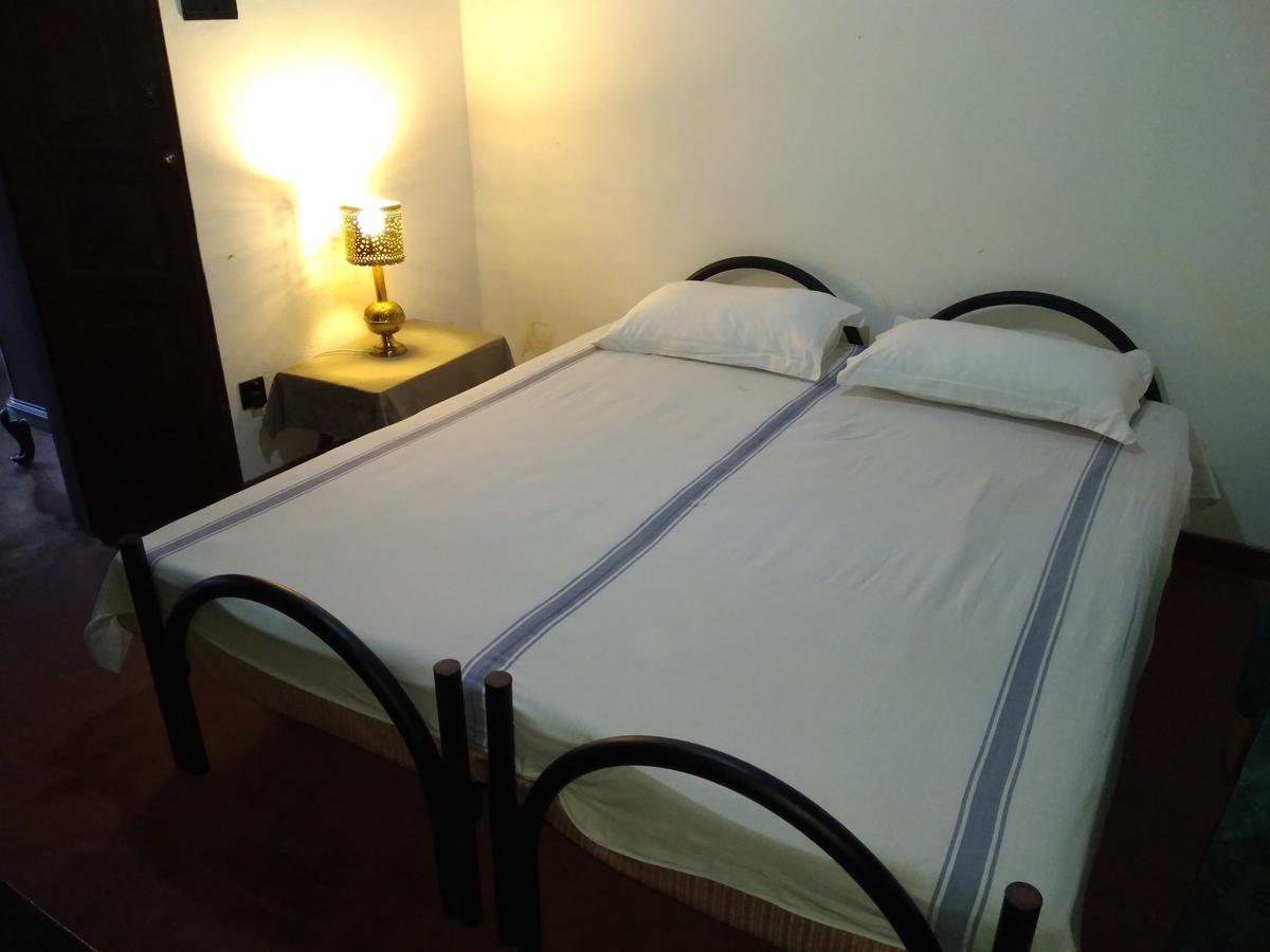 Hotel La Felicita Mirissa Bagian luar foto